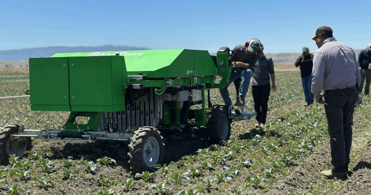 AgriPass привлекает $7,5 млн для ИИ-робота по борьбе с сорняками