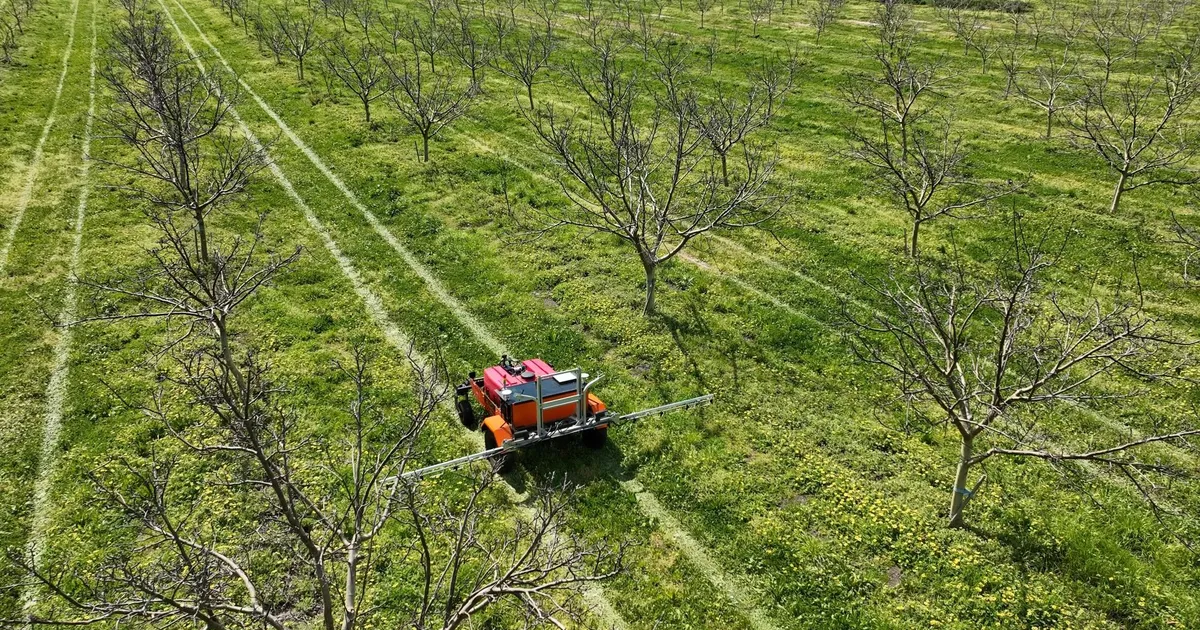 FieldSense FSR500: лёгкий робот для опрыскивания с самовосстановлением на поле