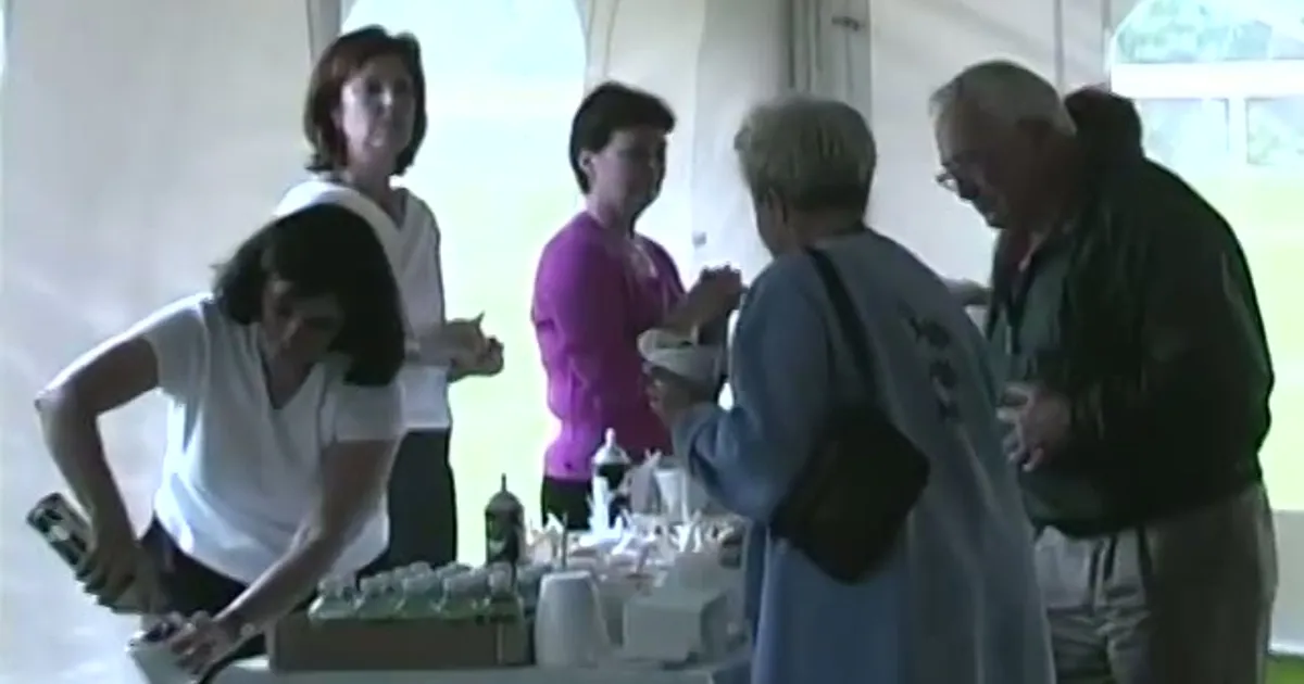 Школьный праздник клубники Winchester 2004